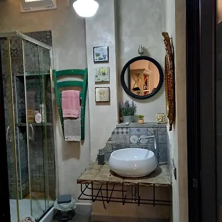 Art Deco Center Near The Beach! Apartment Terracina